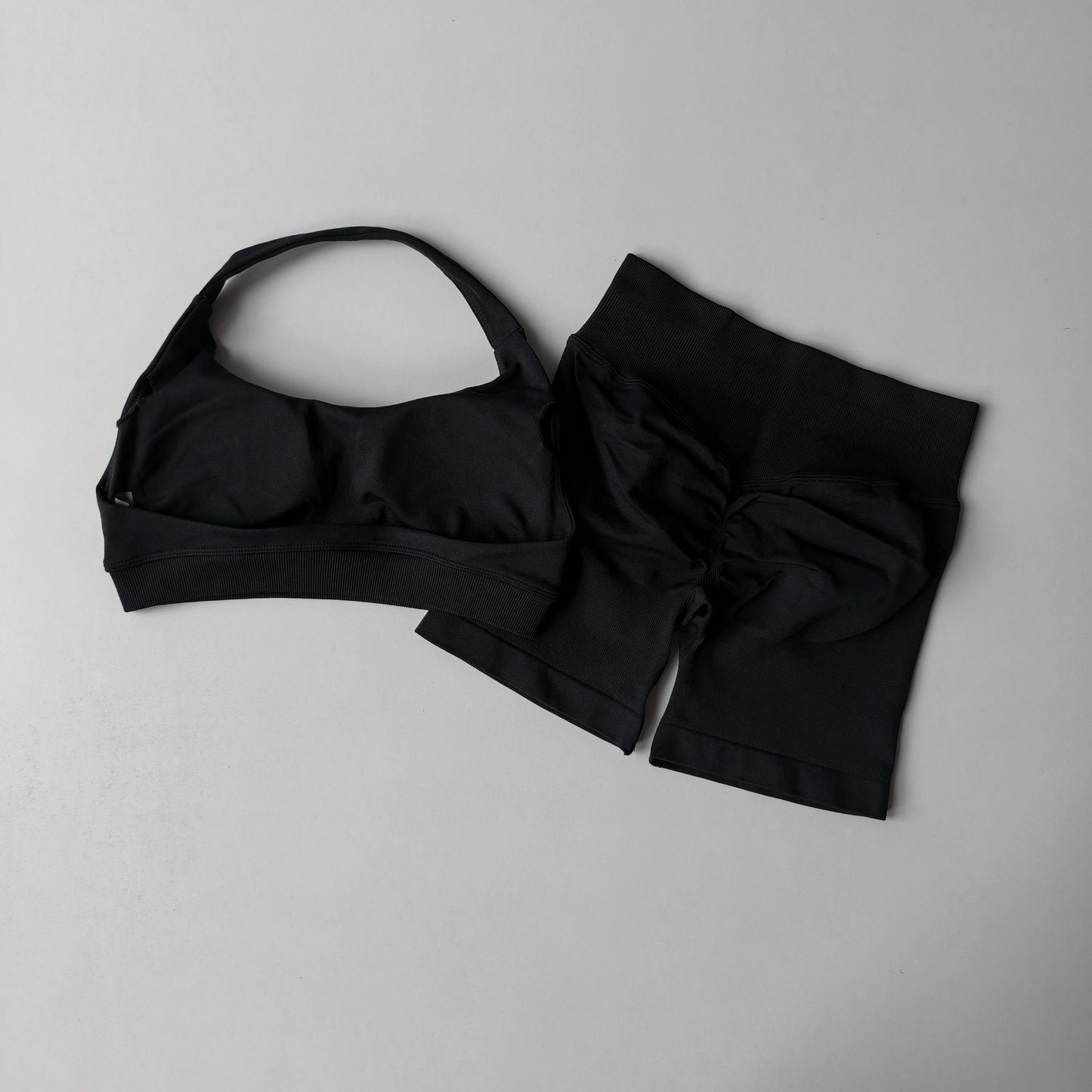 2-Piece Seamless Yoga Outfit for Women – Halter Sports Bra and Matching Shorts Workout Set