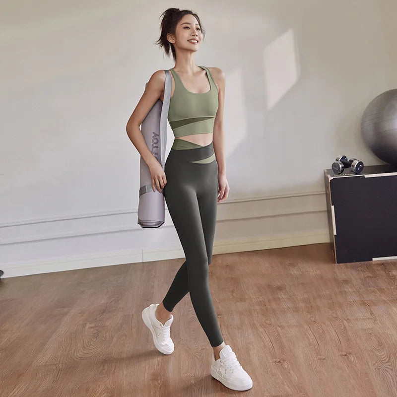 Women’s Two-Piece Yoga Set – Sports Bra and Leggings/Shorts Workout Outfit for Fitness and Gym