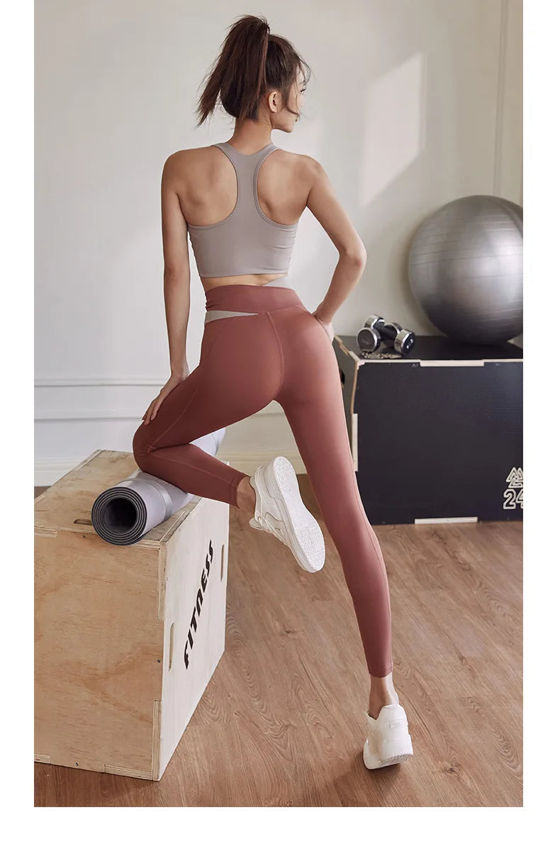 Women’s Two-Piece Yoga Set – Sports Bra and Leggings/Shorts Workout Outfit for Fitness and Gym