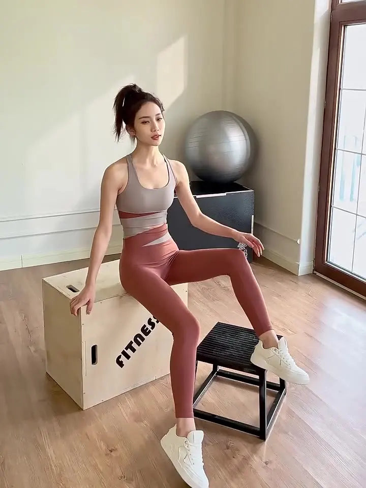 Women’s Two-Piece Yoga Set – Sports Bra and Leggings/Shorts Workout Outfit for Fitness and Gym