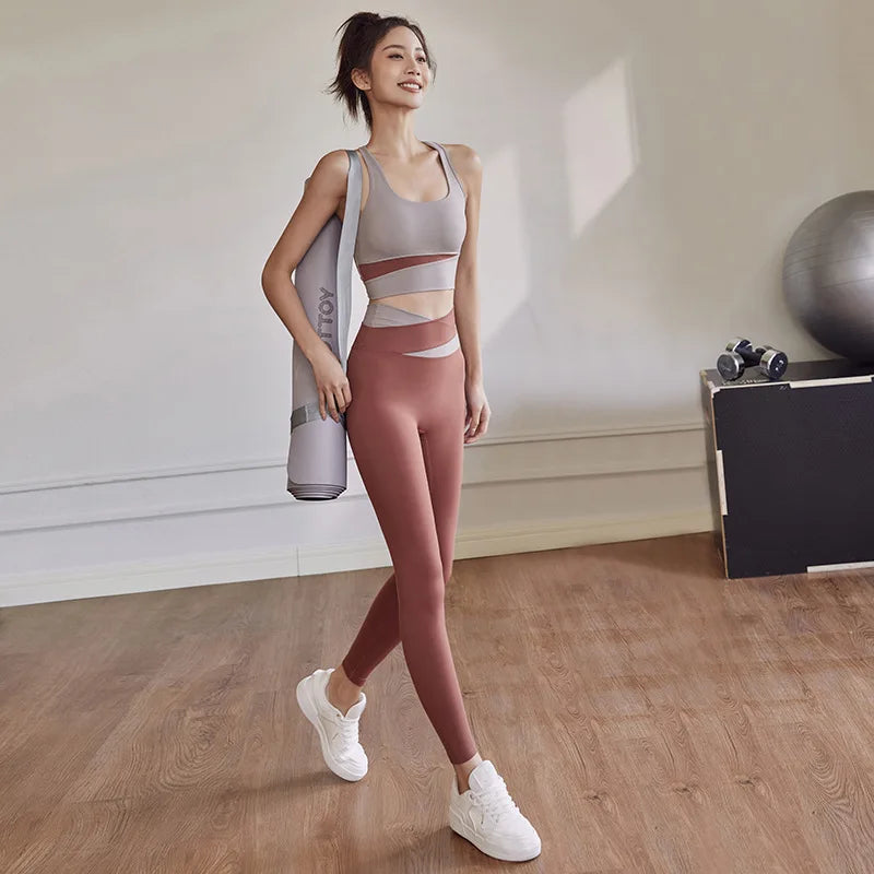 Women’s Two-Piece Yoga Set – Sports Bra and Leggings/Shorts Workout Outfit for Fitness and Gym